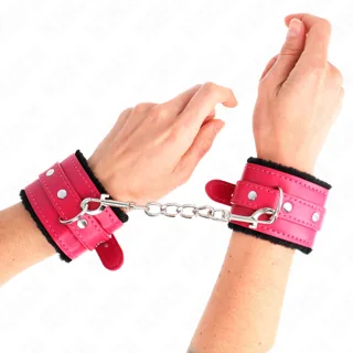 Menottes Doublés de Fourrure Premium Noir avec Kink