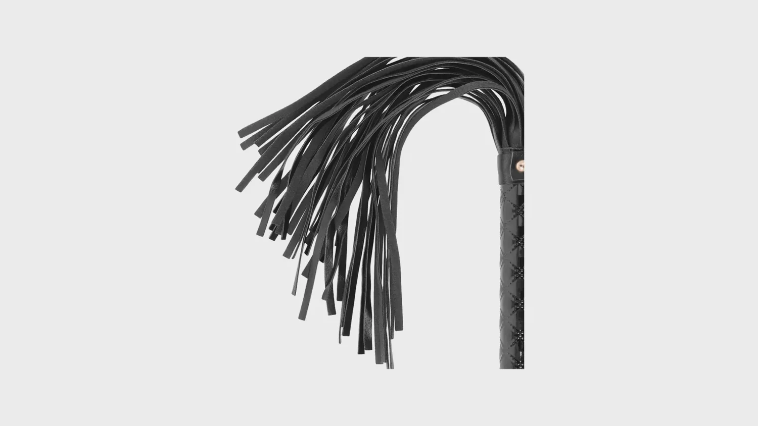 Martinet Black Edition Begme aux nombreuses mèches souples et manche matelassé, pour une séance de femdom