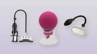 Trois pompes intimes à cloche transparente : pompe à gâchette noire, modèle à poire framboise et pompe à poire noire, fond lavande