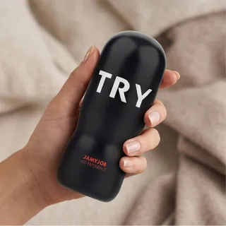 Sélection de masturbateurs pour homme posés sur un fond neutre et clair