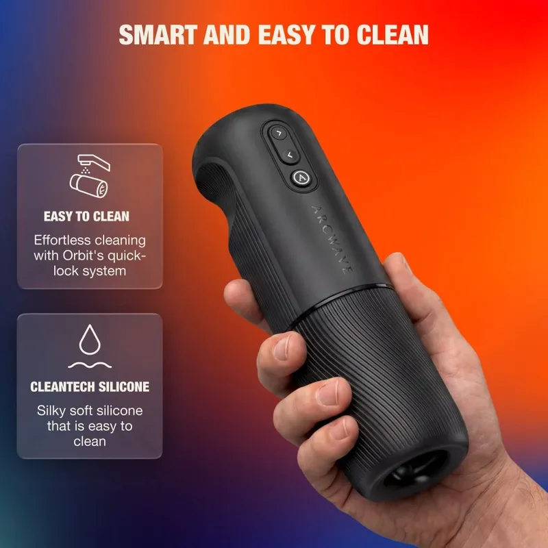 Masturbateur automatique Arcwave Orbit noir tenu en main, système de nettoyage à verrouillage rapide