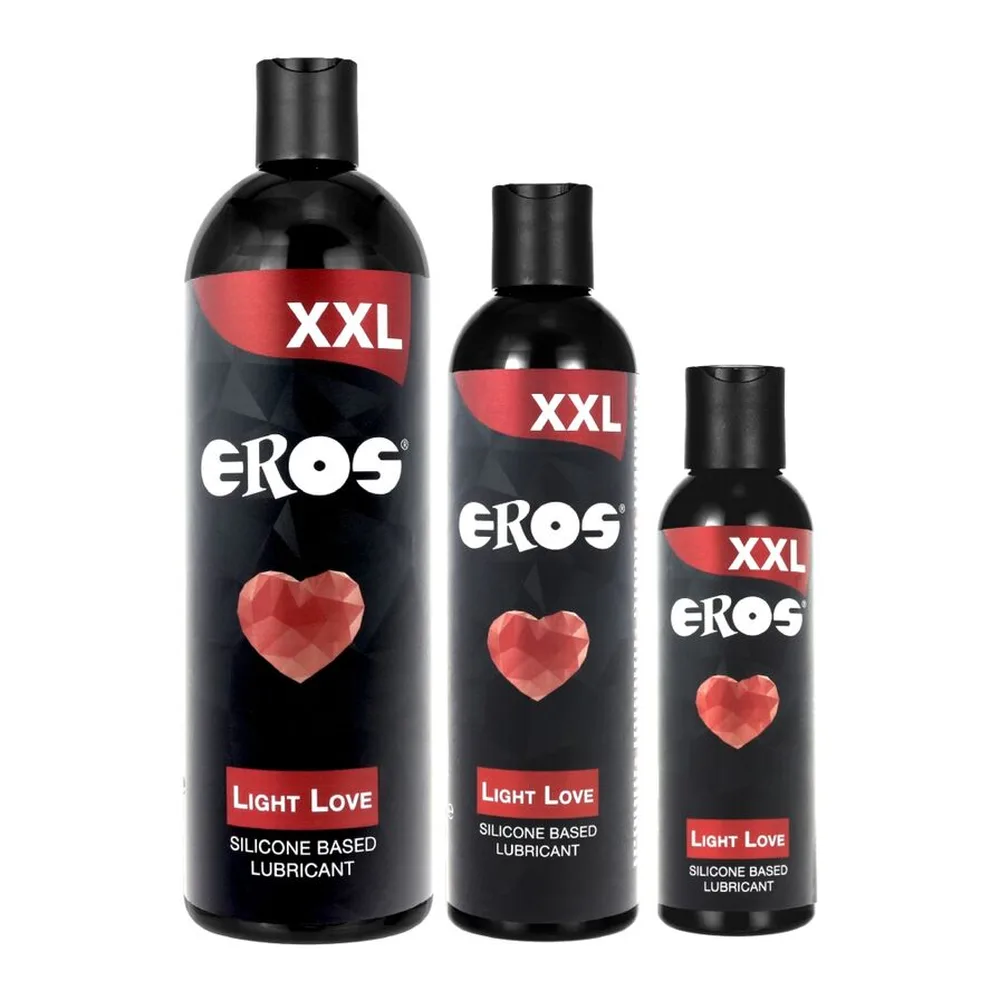 Flacon noir de lubrifiant à base de silicone EROS Light Love, format XXL avec étiquette rouge et cœur, bouchon noir sur fond blanc