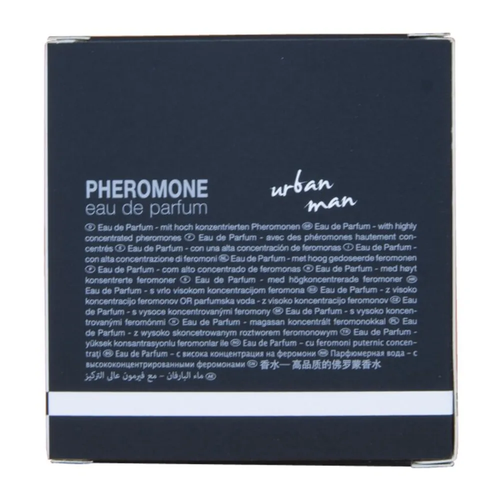 Flacon carré de parfum aux phéromones Tokyo Urban rempli d'un liquide jaune pâle, avec bouchon pulvérisateur chromé et étiquette noire gravée, sur fond blanc