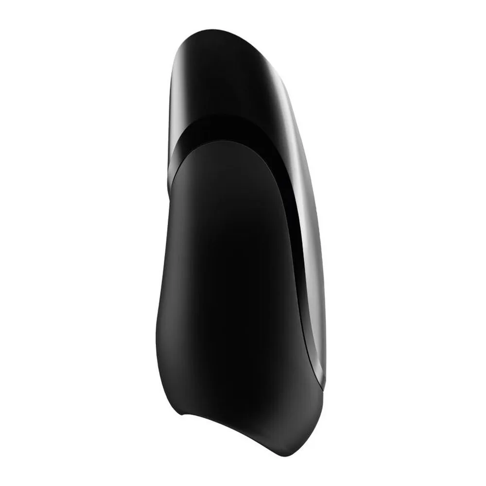 Masturbateur automatique noir en silicone avec forme ergonomique incurvée et ouverture centrale, sur fond blanc