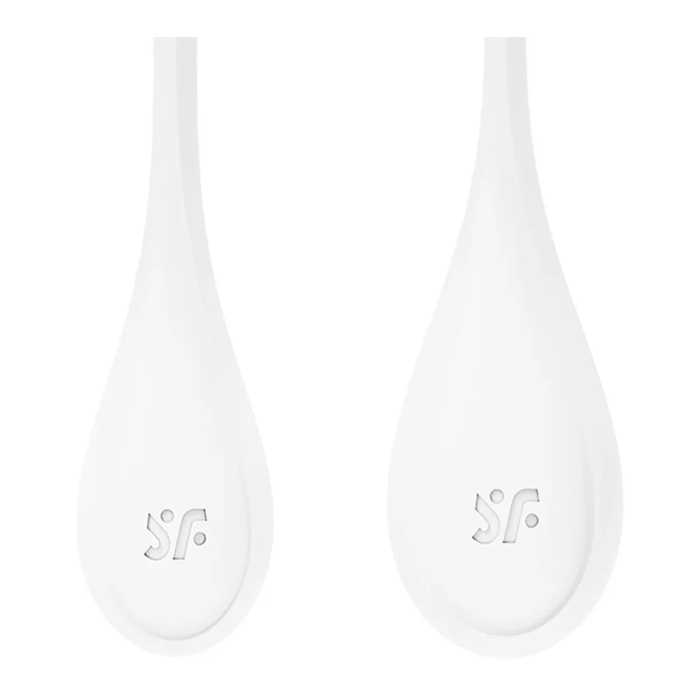 Trois boules de geisha en silicone blanc avec anses grises, disposées en diagonale de la plus grande à la plus petite, sur fond blanc