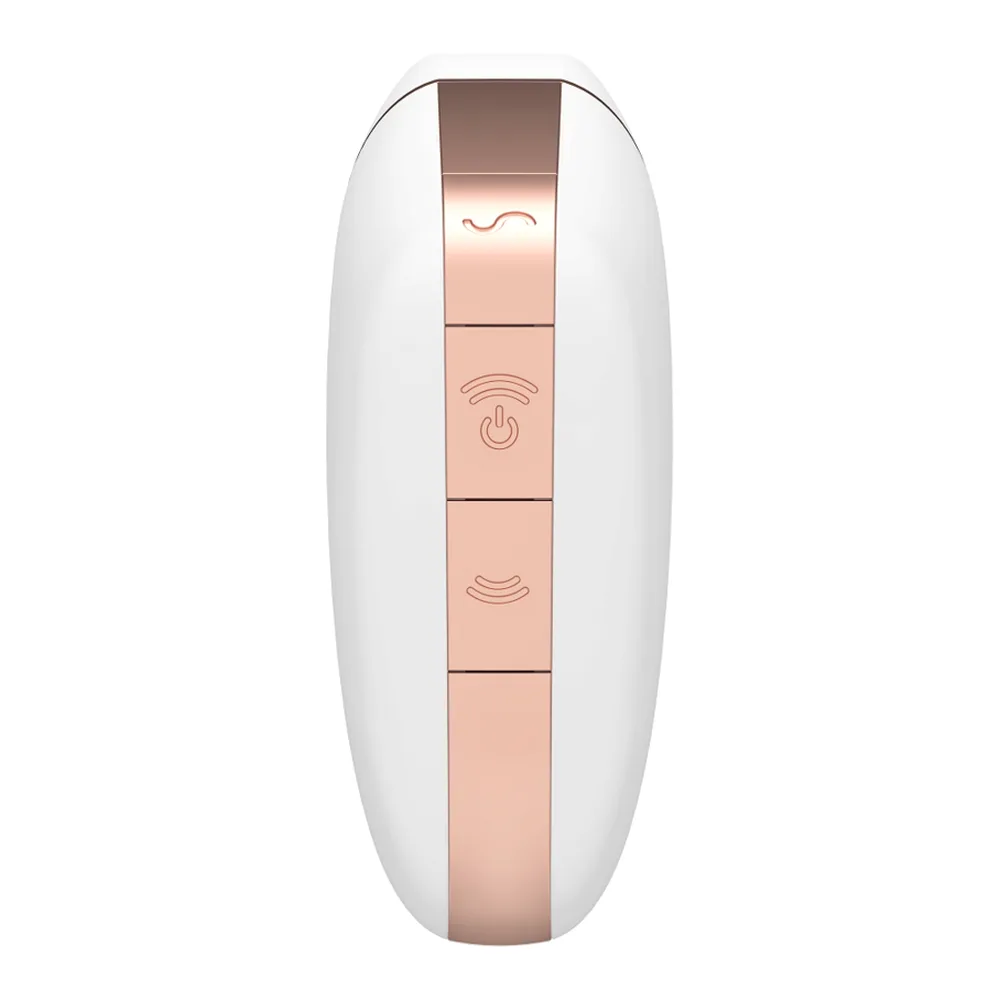 Stimulateur clitoridien blanc et rose poudré de forme oblongue, vue de dessus montrant la bande de contrôle centrale avec symboles de modes et bouton marche-arrêt