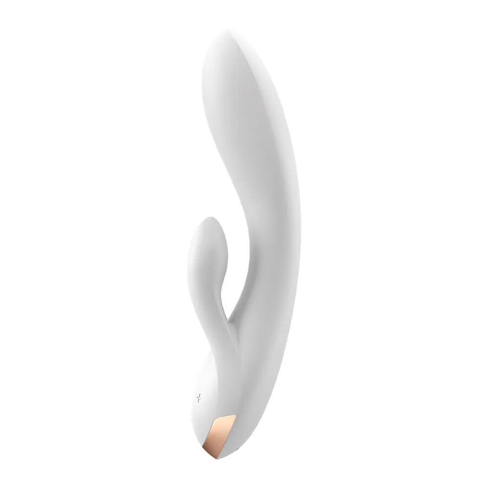 Vibromasseur rabbit blanc avec deux tiges latérales externes, base dorée, commandes tactiles visibles, sur fond blanc