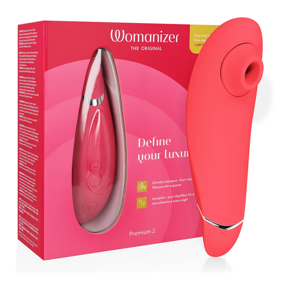 Vibromasseur rose corail présenté sous trois angles, montrant sa forme ergonomique avec zone de stimulation centrale et détails de texture sur la surface
