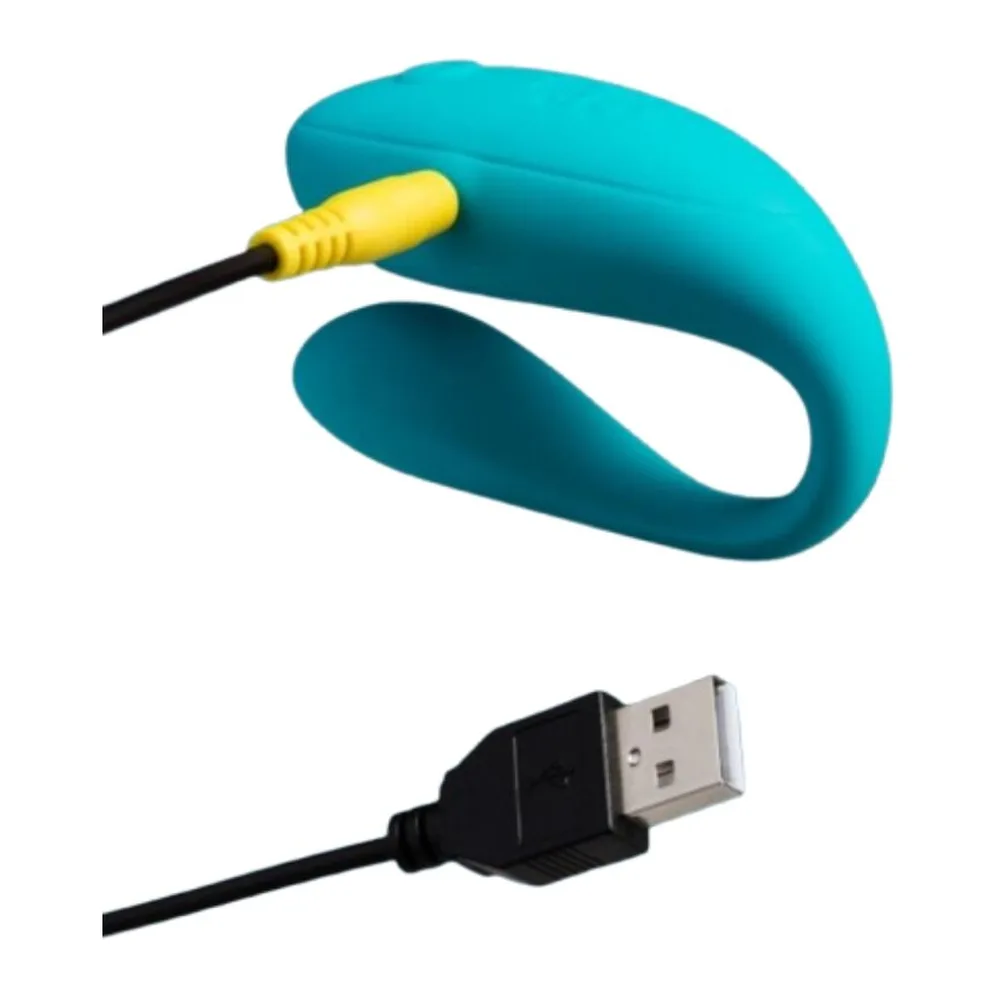 Vibromasseur turquoise en forme de S courbe avec anneau de liaison, design ergonomique lisse sur fond blanc