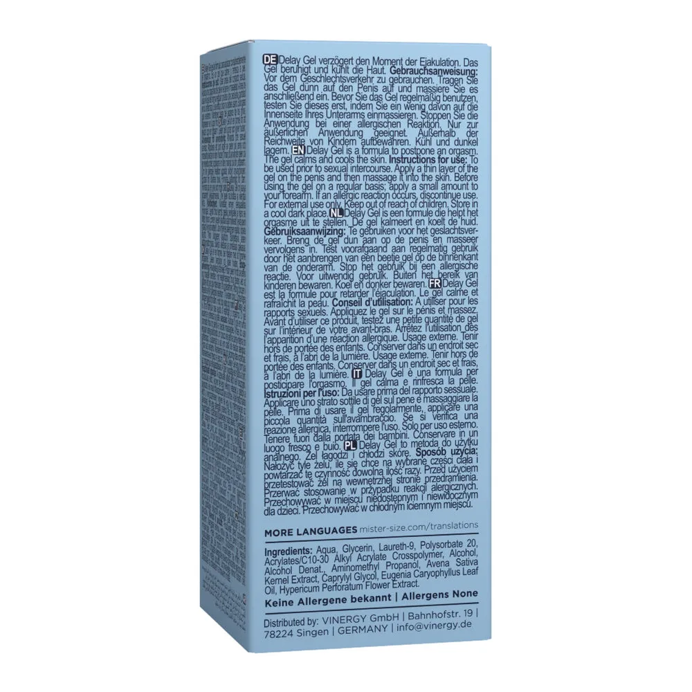 Flacon pompe blanc et bleu de gel retardateur à base d'eau, avec étiquette affichant la composition et les certifications, fond blanc
