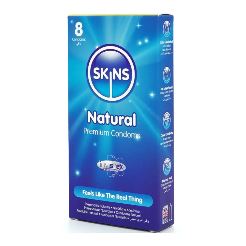 Boîte de 8 préservatifs Skins Natural bleue et violette, avec logo circulaire blanc et texte en anglais sur fond dégradé bleu