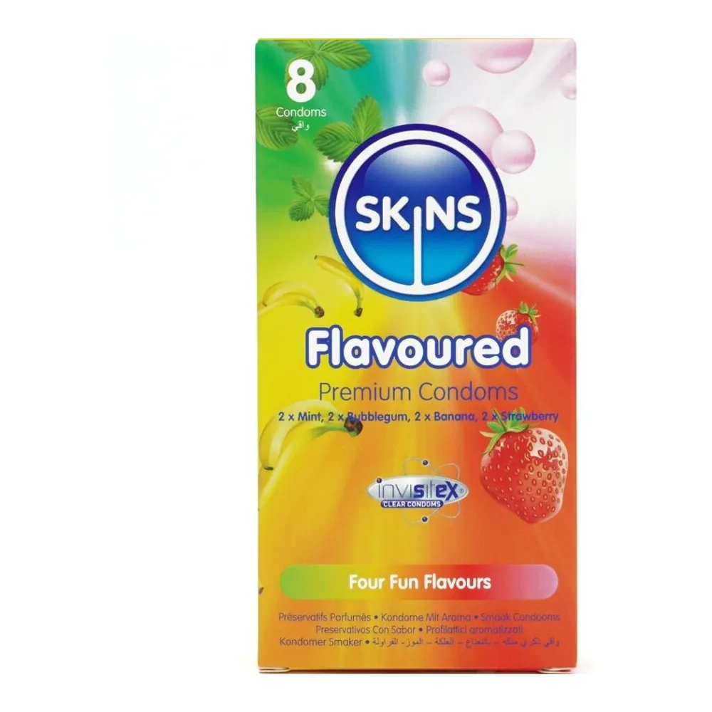 Boîte de 8 préservatifs Skins Flavoured aux quatre saveurs (menthe, banane, fraise, chewing-gum) sur fond dégradé multicolore, emballage cartonné avec logo de marque