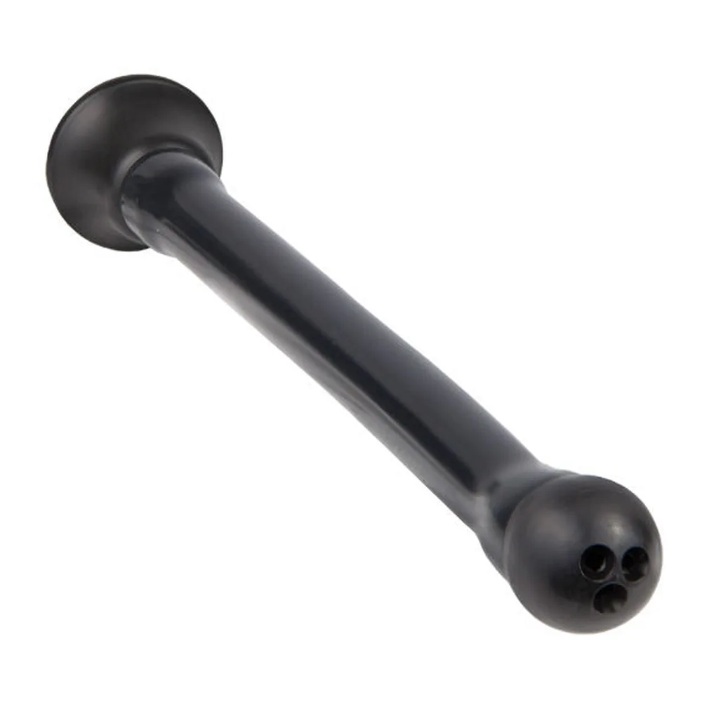 Douche anale en trois pièces : flacon souple gris, flexible enroulé et embout à collerette, sur fond blanc