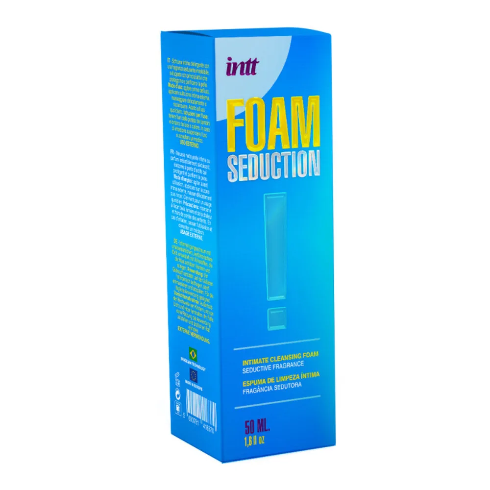 Flacon de mousse nettoyante intime Foam Seduction de marque Intt, 50 ml, avec pompe doseuse blanche et étiquette bleue multicolore, sur fond blanc