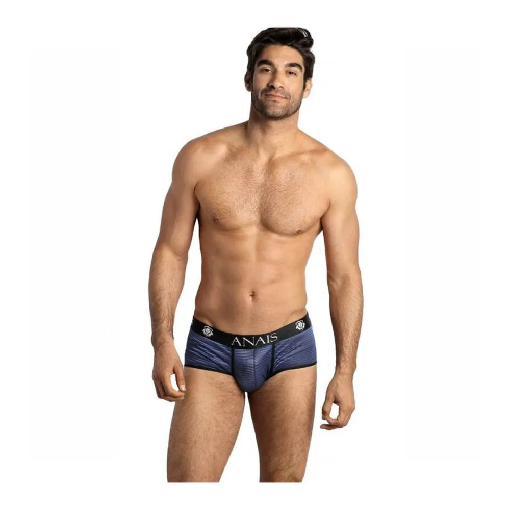 Slip bleu marine avec fines rayures satinées et bande élastique marquée ANAÏS, porté par un homme sur fond blanc