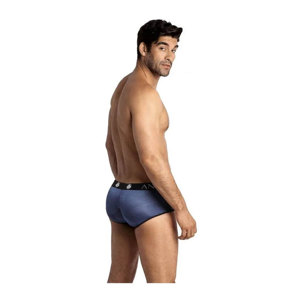 Slip bleu marine avec fines rayures satinées et bande élastique marquée ANAÏS, porté par un homme sur fond blanc