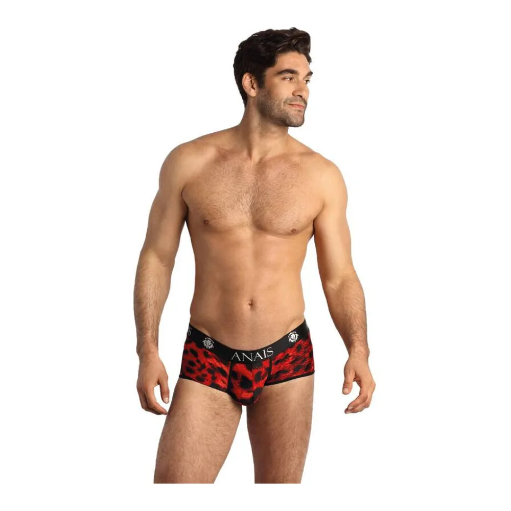 Slip homme en microfibre rouge avec motif léopard noir, taille basse, porté de face sur fond blanc