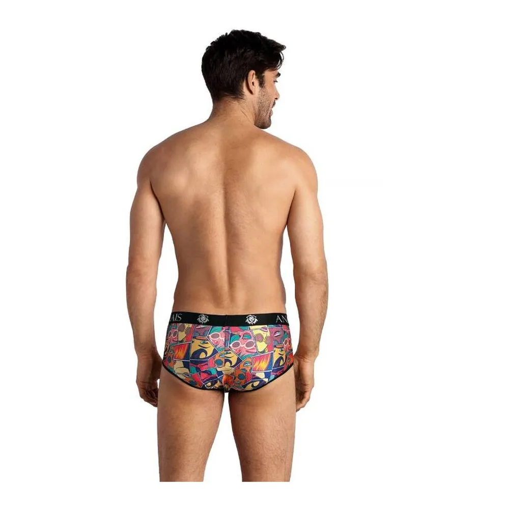 Slip homme porté, coupe sportive à jambes courtes, ceinture noire et devant à imprimé bande dessinée multicolore sur fond blanc