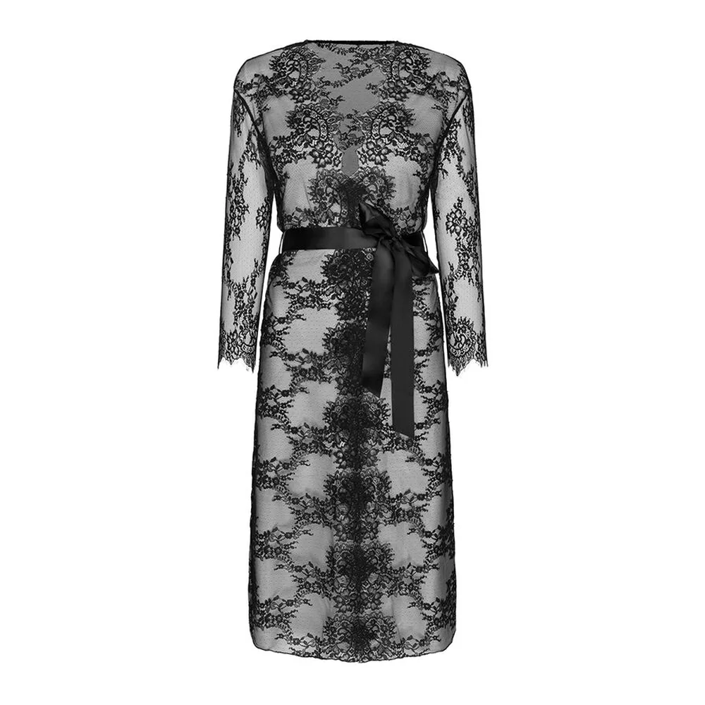 Nuisette en dentelle noire transparente avec manches longues, ceinture large nouée à la taille, longueur midi, vue de dos sur fond blanc