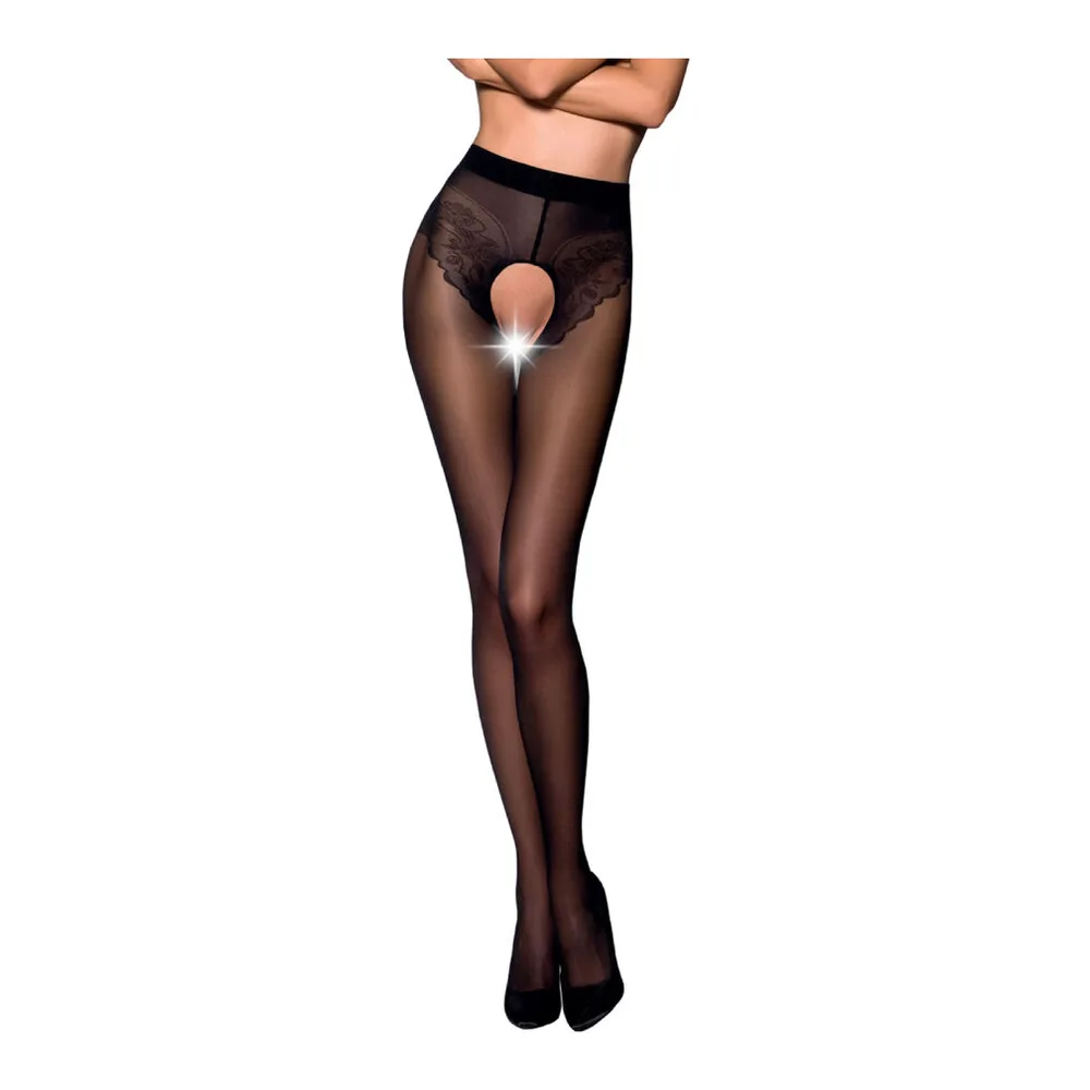Femme portant un collant noir 30 deniers ouvert à l'entrejambe, avec dentelle noire au niveau de la taille et de l'ouverture, sur fond blanc