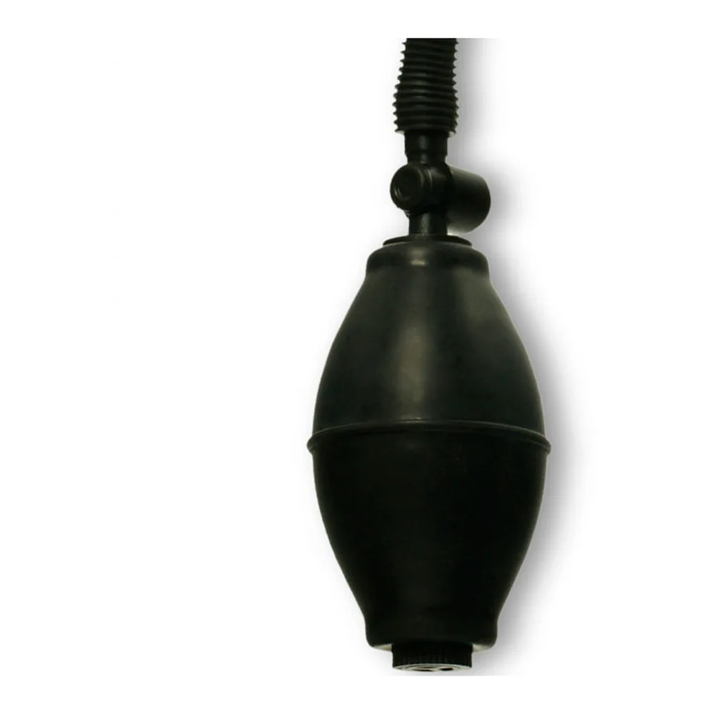 Pompe à pénis avec cloche transparente ovale et poire d'aspiration en caoutchouc noir reliée par tube flexible