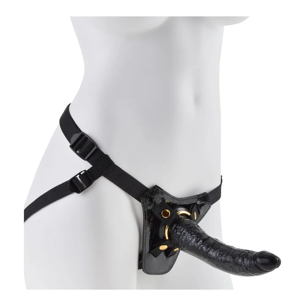 Ensemble strap-on noir composé d'un harnais ajustable avec ceinture et bretelles en nylon, boucles métalliques dorées, et gode noir texturé à anneau amovible