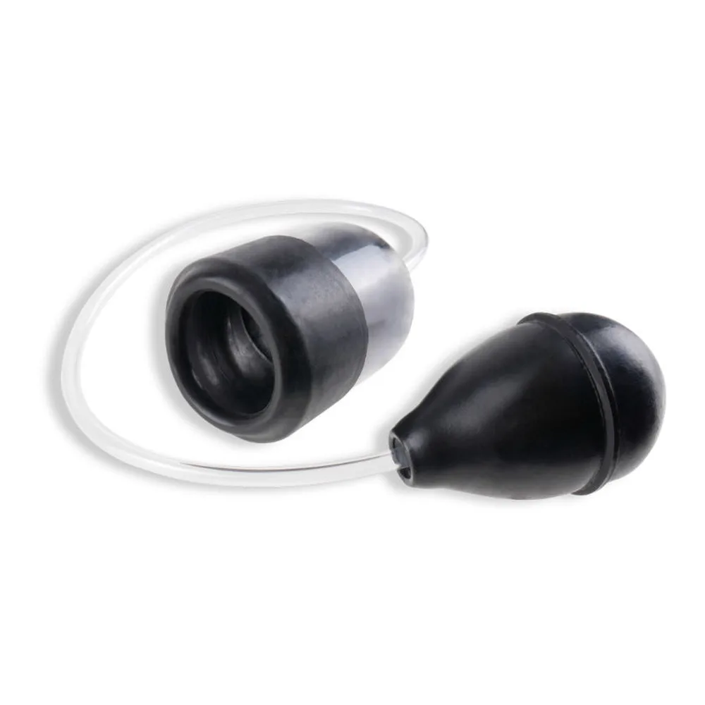 Pompe à pénis noire en silicone avec tube transparent, composée d'un cylindre de stimulation du gland et d'une poire d'aspiration, accompagnée d'un anneau de maintien noir détaché