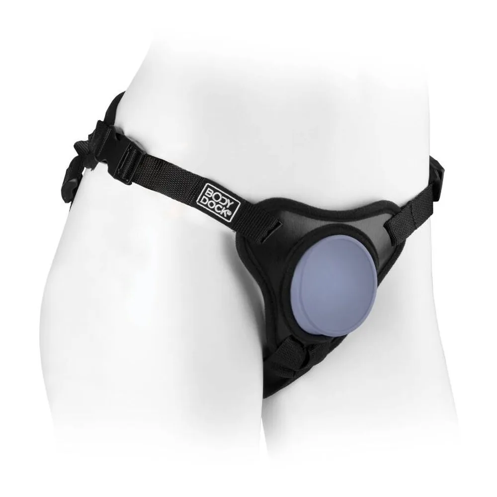 Harnais noir avec sangle réglable et ventouse bleue, porté sur mannequin, marque Body Dock visible sur la bande