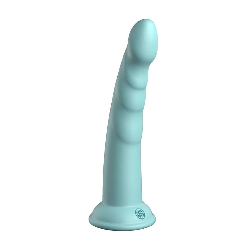 Gode-ceinture en silicone bleu clair avec base à ventouse, forme élancée nervurée, sur fond blanc