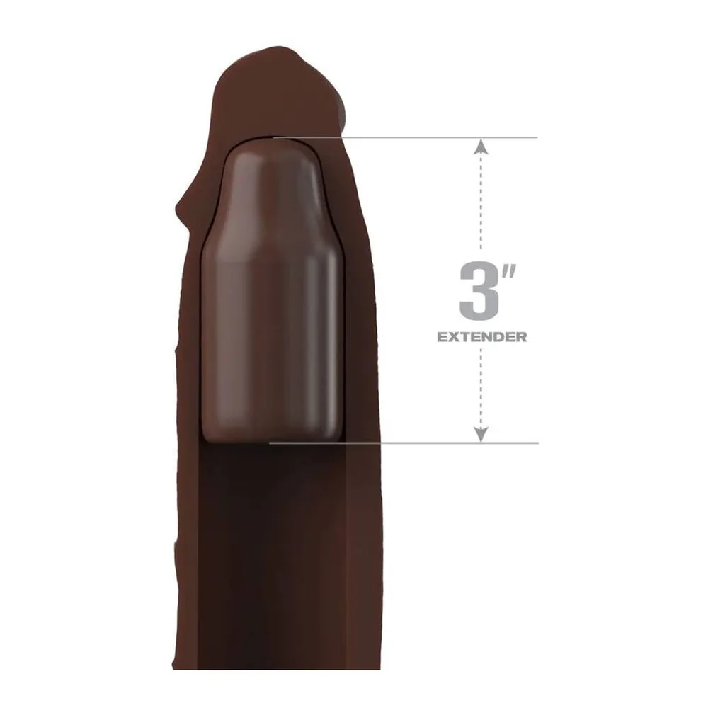 Pompe à pénis marron composée de deux éléments cylindriques : un manchon allongé et une gaine plus courte, tous deux en silicone, sur fond blanc