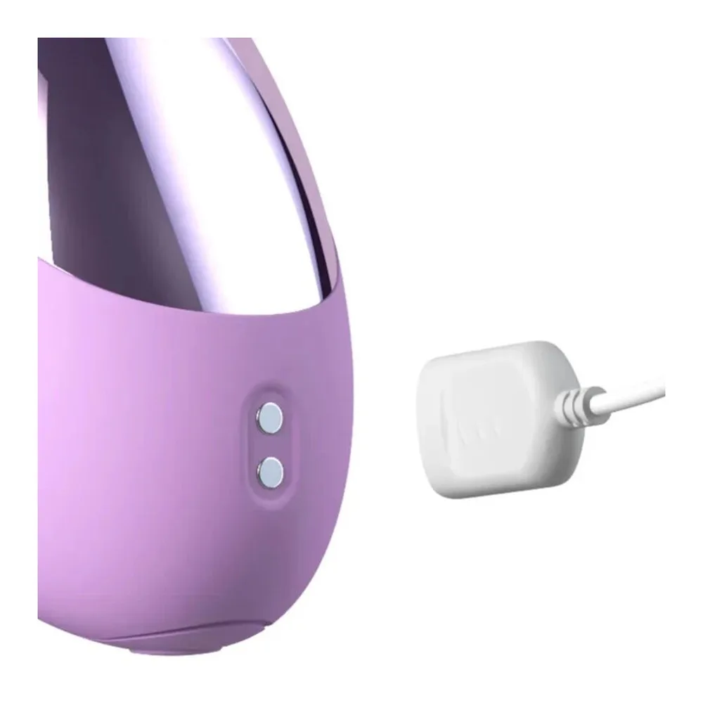 Vibromasseur rabbit en silicone rose et violet avec deux boutons de commande, présenté avec son embout de recharge magnétique blanc