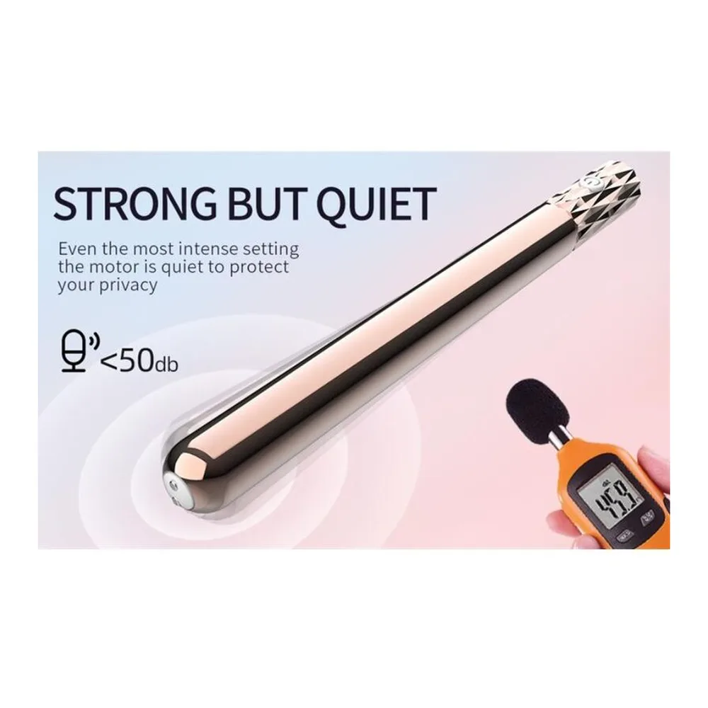 Vibromasseur en silicone beige et noir avec embout texturé argenté, présenté sur fond rose bleu avec indication du niveau sonore inférieur à 50 décibels et mesure au décibelmètre