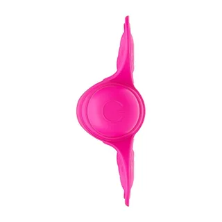 Vibromasseur papillon en silicone rose fuchsia avec boule centrale bombée et deux ailes plates effilées, fond blanc