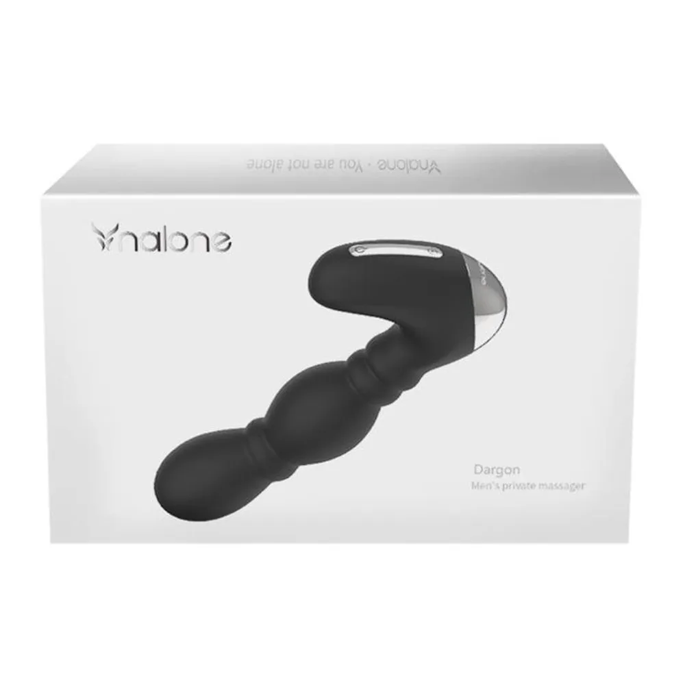 Boîte de présentation blanche du stimulateur de prostate Dragon noir, avec tige perlée et bras périnéal courbe, détails chromés, sur emballage