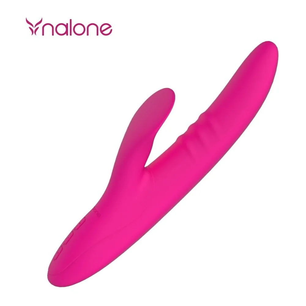 Vibromasseur rabbit en silicone rose fuchsia avec deux branches incurvées, l'une pointue et l'autre aplatie, sur fond blanc