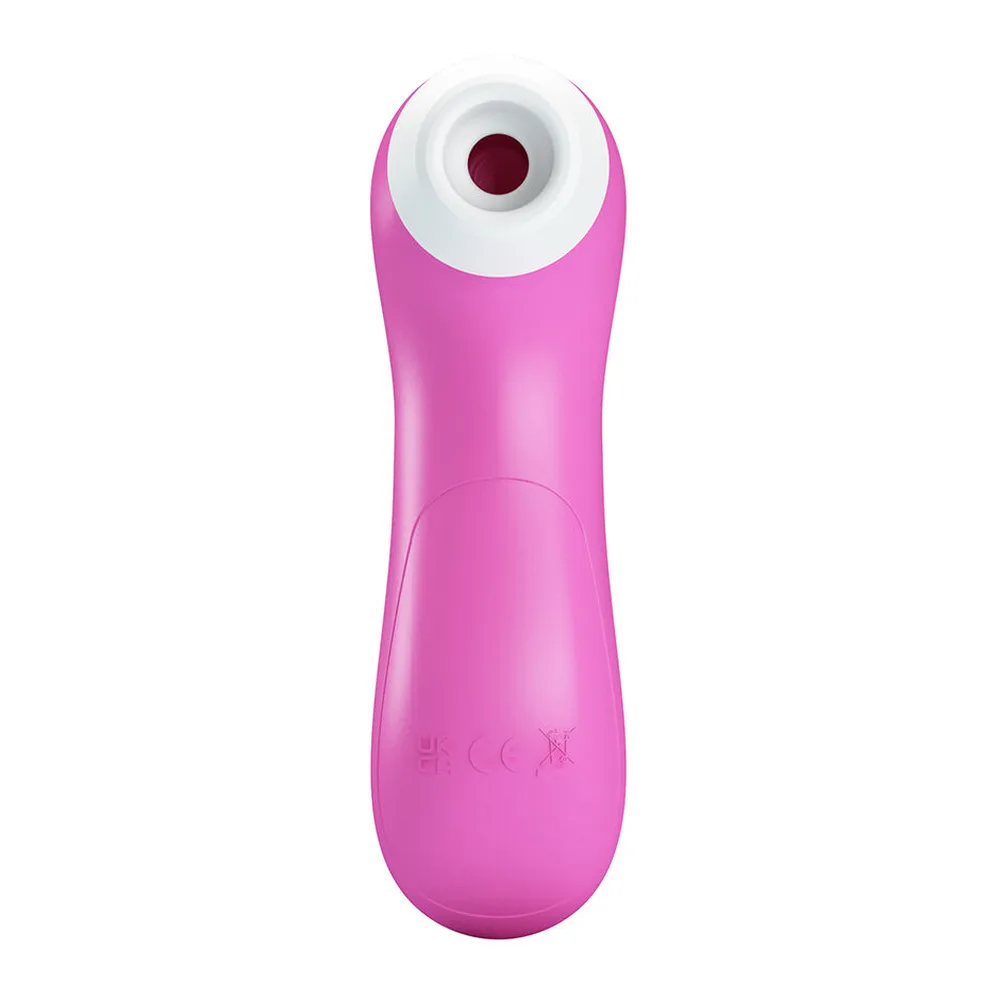 Stimulateur clitoridien rose en silicone avec embout blanc, accompagné de son capuchon de rangement et de deux piles AAA, sur fond blanc