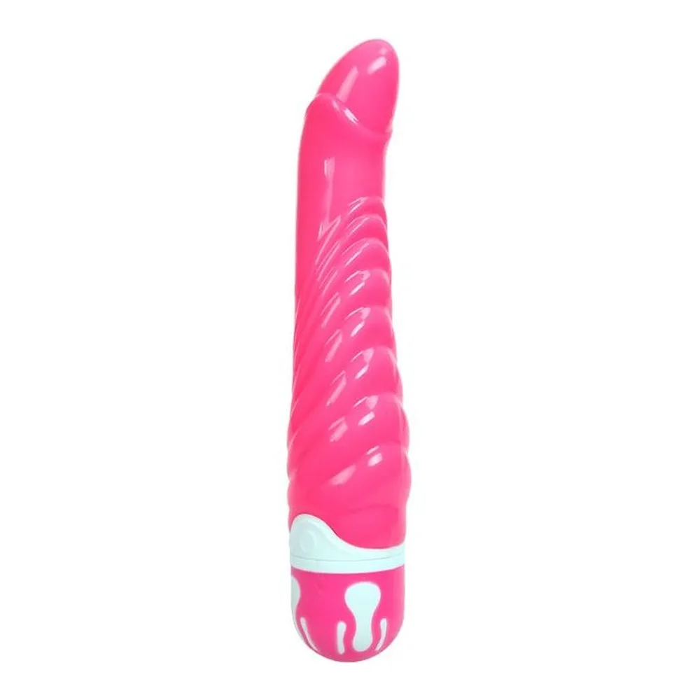 Vibromasseur réaliste en silicone rose vif avec nervures texturées sur la longueur, arrondi au sommet, bande blanche à la base et bouton de commande blanc, sur fond blanc