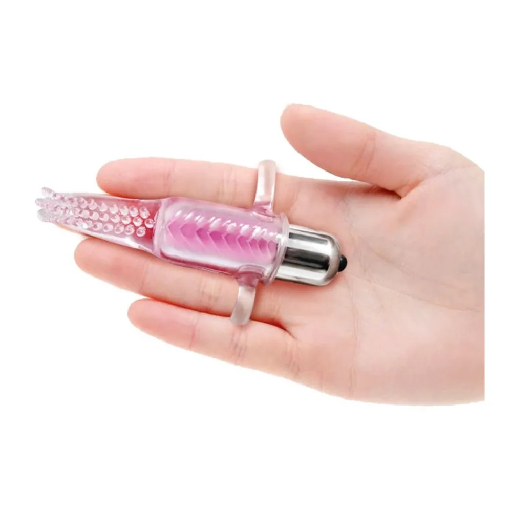 Stimulateur doigts vibro rose transparent avec réserve texturée et moteur chrome, tenu dans une main contre un fond blanc