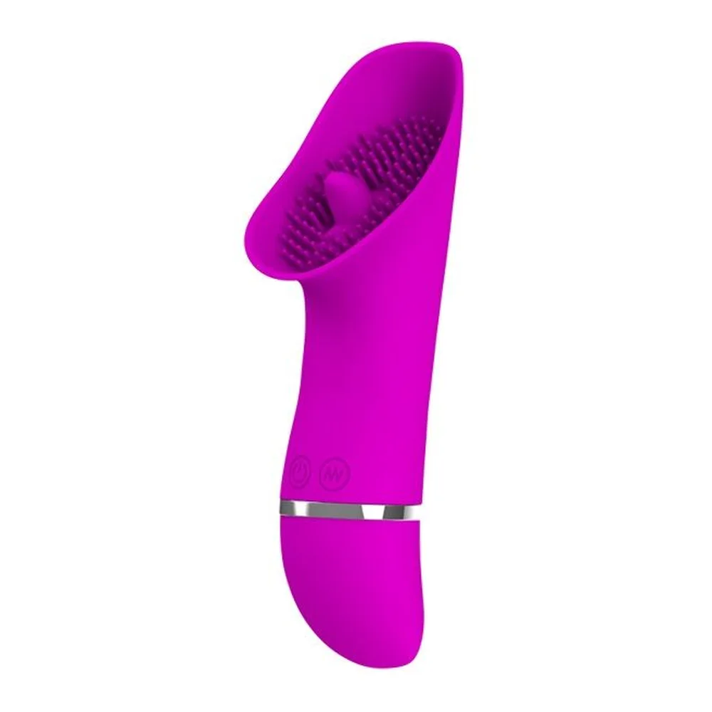 Stimulateur clitoridien magenta en silicone avec tête incurvée couverte de picots fins et anneau métallique au corps, sur fond blanc