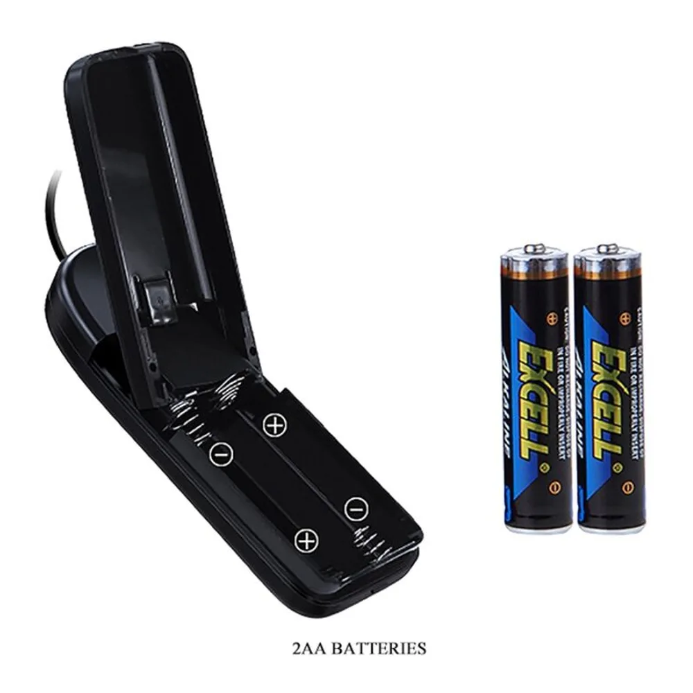 Chargeur noir avec compartiment ouvert montrant les contacts pour deux piles AA, accompagné de deux piles alcalines bleues et jaunes