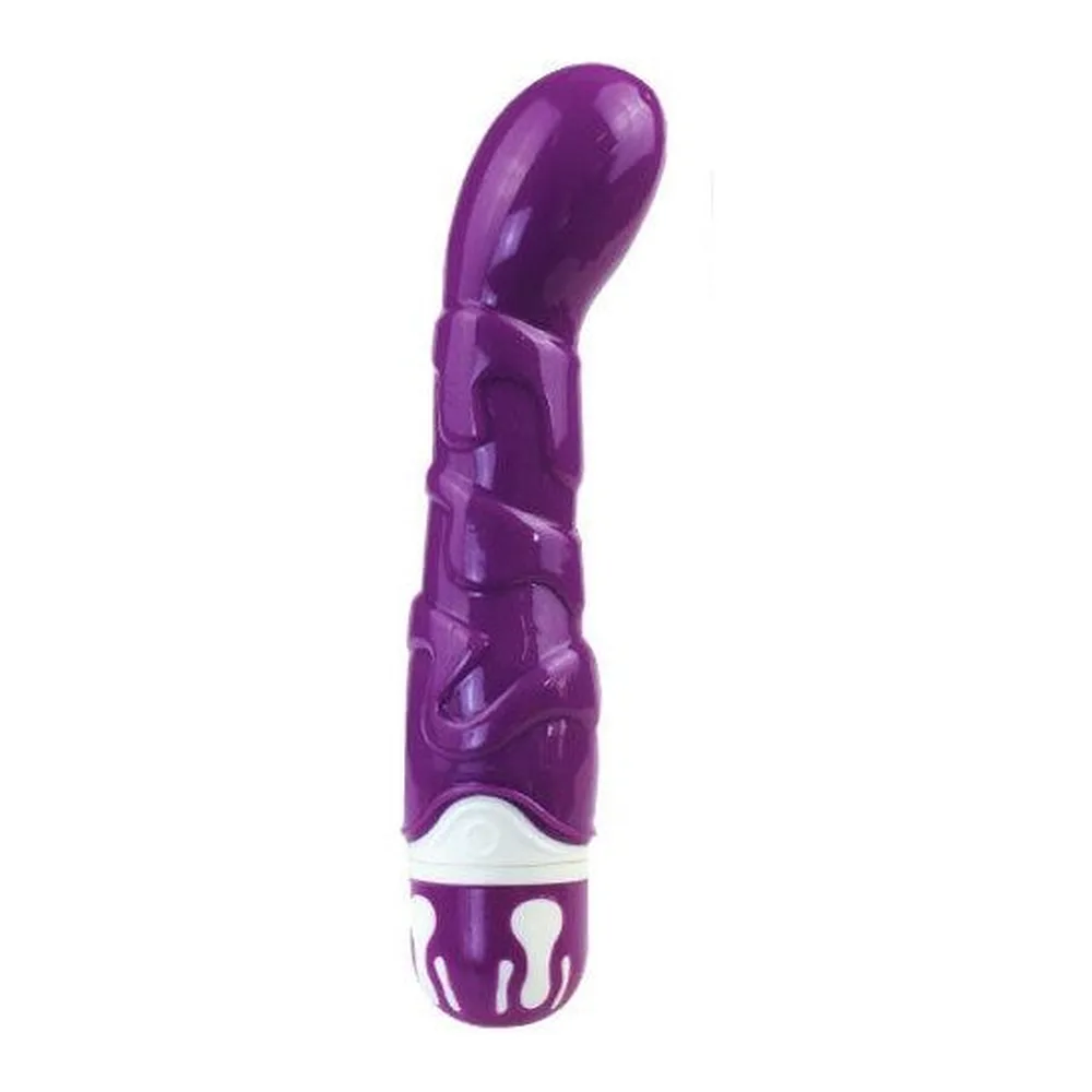 Vibromasseur en silicone violet avec tête arrondie et motifs texturés en spirale, bague de maintien blanche et mauve à la base, sur fond blanc