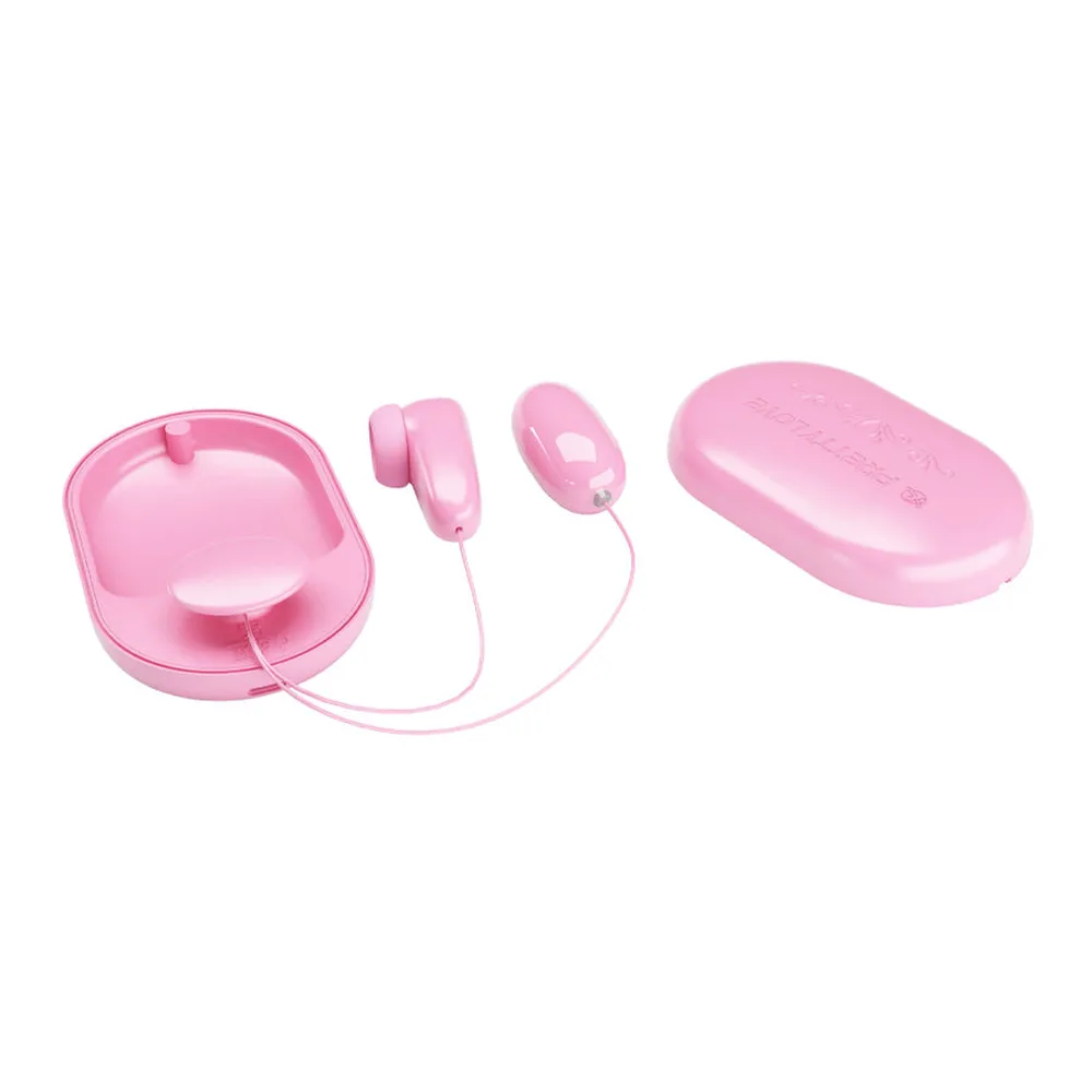 Ensemble rose composé d'une balle vibrante avec boîtier de rangement rond, d'un stimulateur en forme de galet et de sa télécommande filaire, sur fond blanc