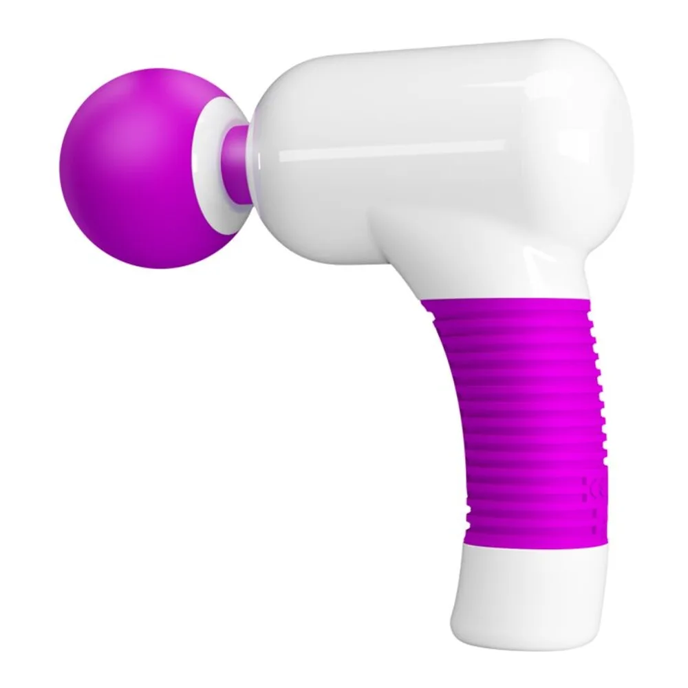 Masseur rechargeable en silicone gris anthracite avec tête boule et poignée cylindrique rainurée, accompagné de son câble USB et vue de sa base montrant le port de charge