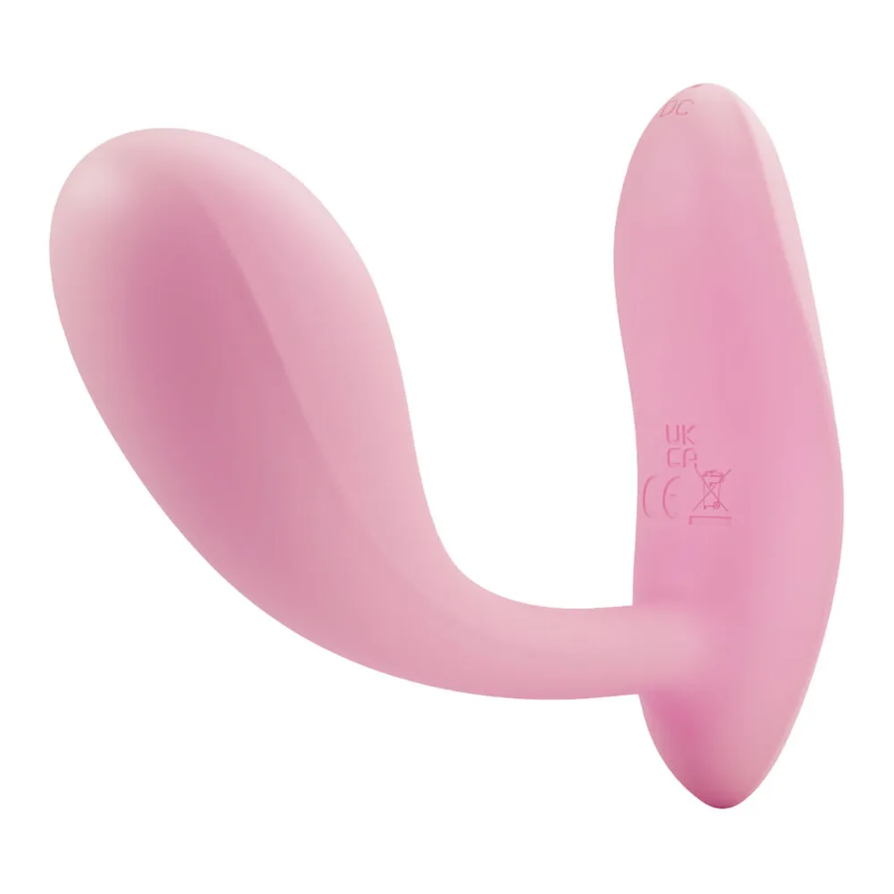 Jouet en silicone rose pâle, forme incurvée avec extrémité arrondie, surface lisse et brillante, bouton d'allumage sur le côté, sur fond blanc
