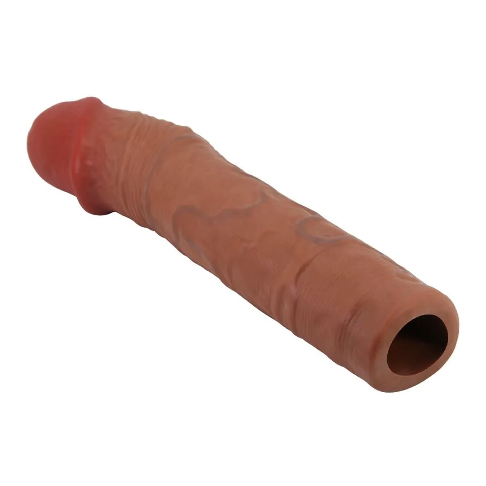 Manchon de pénis en silicone de couleur chair avec tête bulbeuse rouge, texture en relief sur toute la longueur, fond blanc