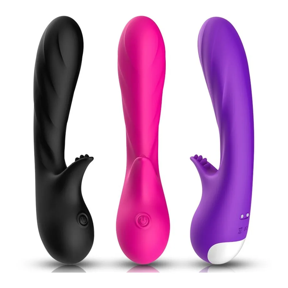 Trois vibrateurs en silicone de formes anatomiques : noir avec stimulateur lapin, rose vif avec design épuré, violet avec stimulateur externe, tous sur fond blanc