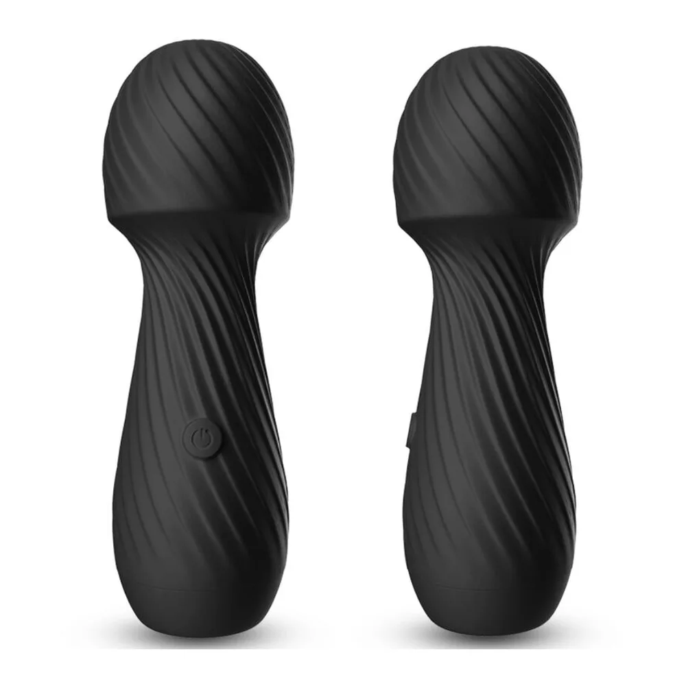 Deux vibromasseurs compacts côte à côte : un rose fuchsia et un noir, tous deux avec tête arrondie et corps cannelé, sur fond blanc