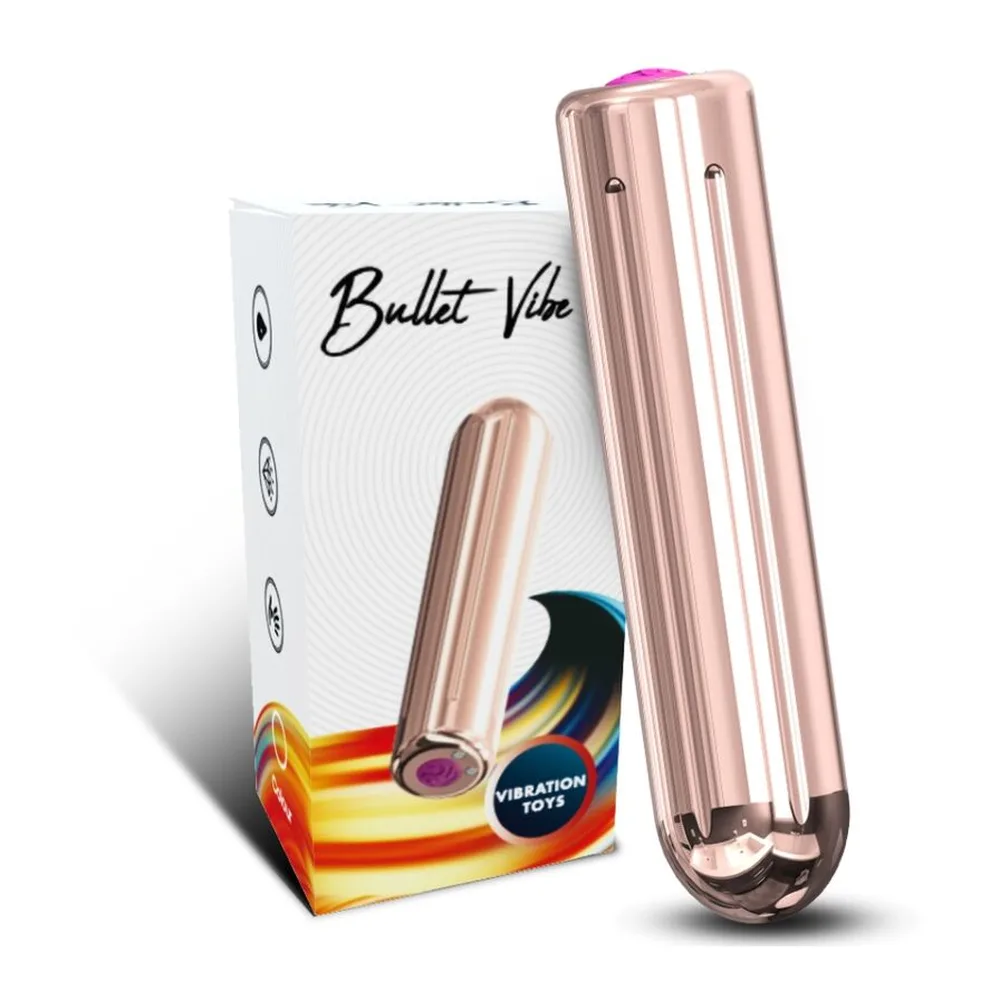 Bullet vibrant métallisé rose poudré de 8,8 cm, présenté à côté de son emballage blanc à motifs ondulés avec branding noir et visuel coloré de performance en bas