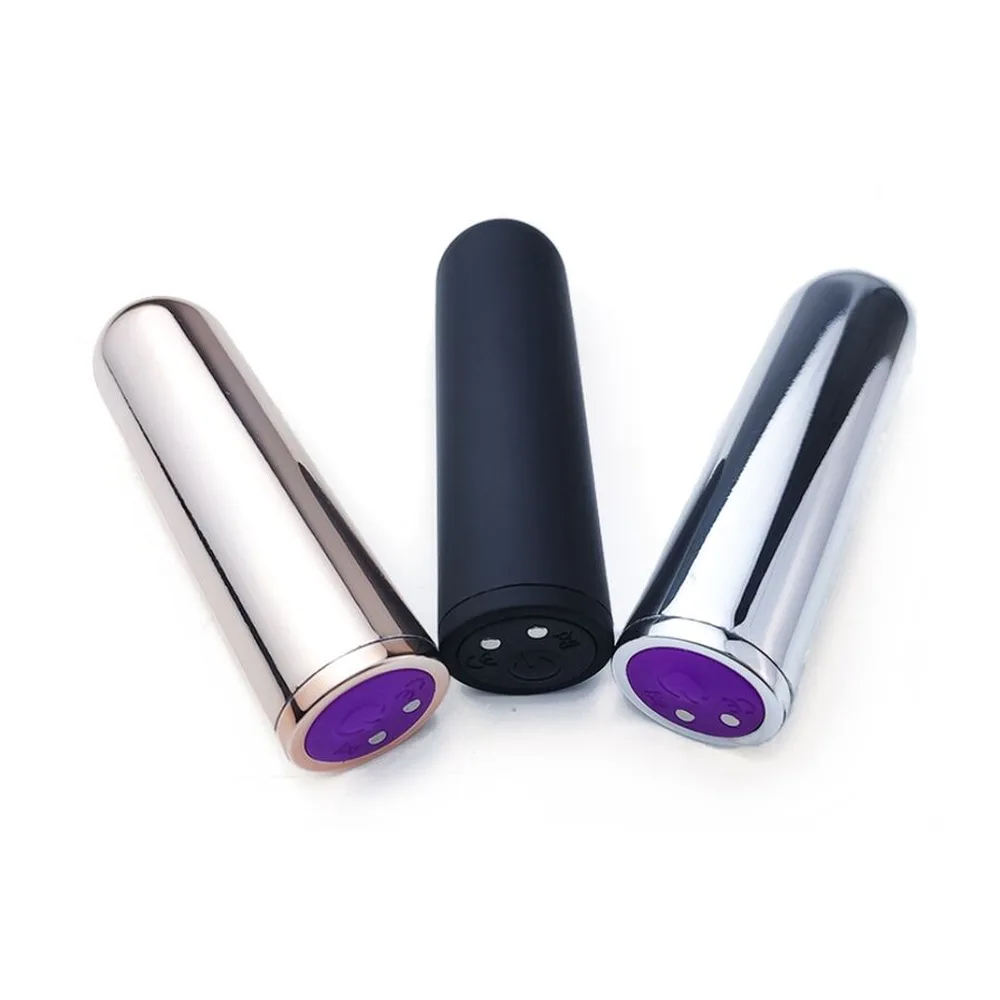 Trois bullets en silicone avec finitions métallisées : argent brillant, noir mat et gris glacier, dotés d'embouts violets et d'anneaux chromés