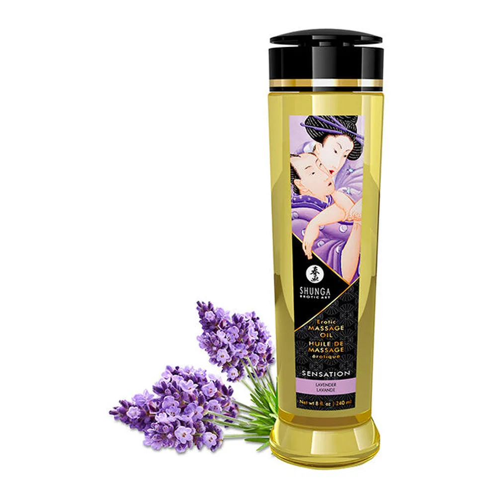 Flacon d'huile de massage jaune paille de 240 ml avec étiquette illustrée, capuchon noir, accompagné de fleurs de lavande fraîche